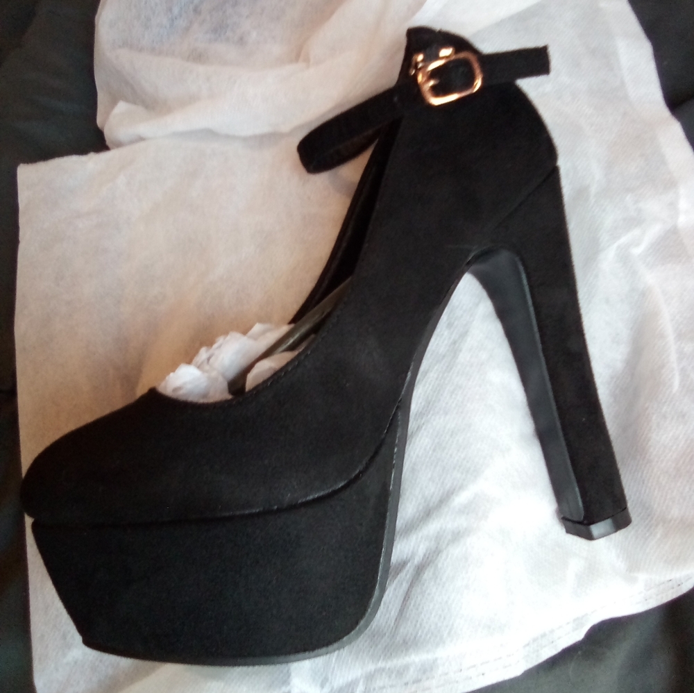 New heels size 6